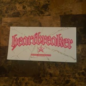 Jeffree Star Valentines day 2022 exclusive item- heartbreaker highlight palette